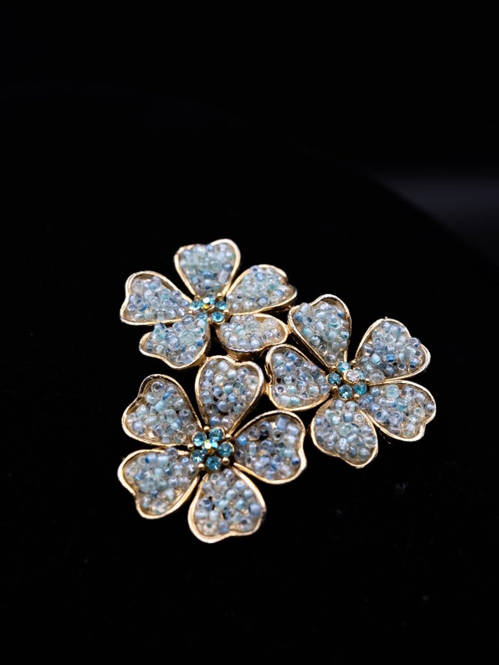 Vintage Blue Seed Bead 3 Flowers Brooch Gold Tone Floral Pin Forget Me